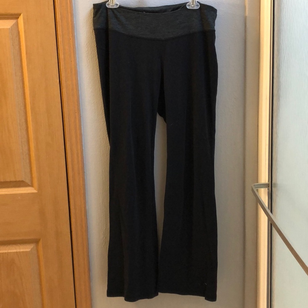 XL Old Navy yoga pants.